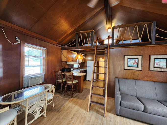 Others 3, Beach Bum West-O Cabins, Worcester