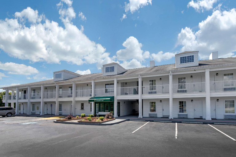 Exterior & Views