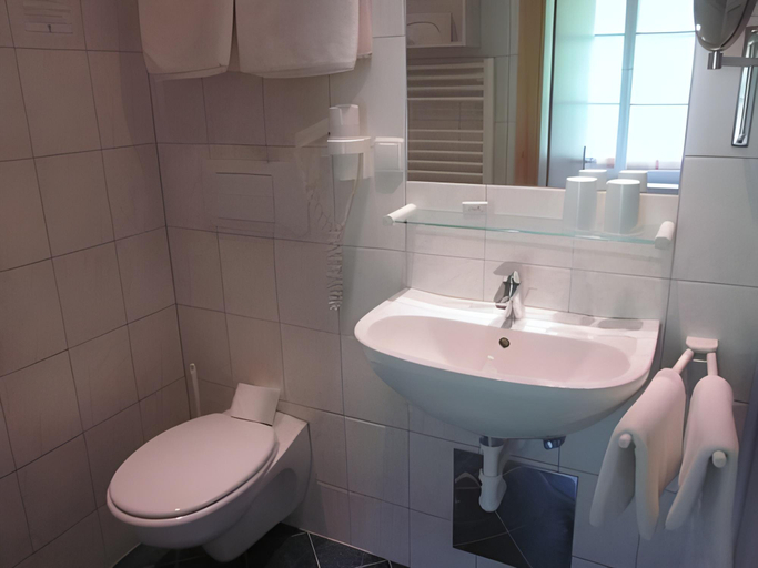 Bathroom 2, Hotel Garni Grunmoos, Lienz