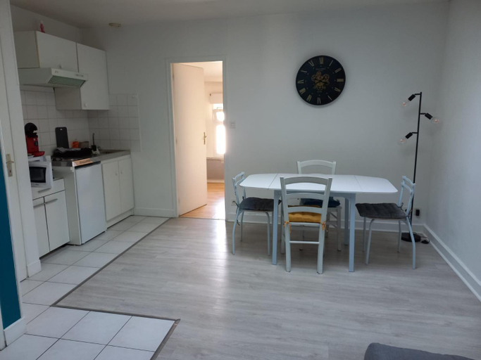 Others 3, La Residence immeuble proche place Francois 1er, Charente
