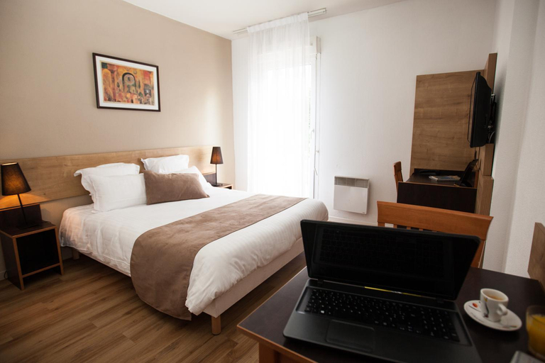 Bedroom, Privilodges Lyon, Rhône