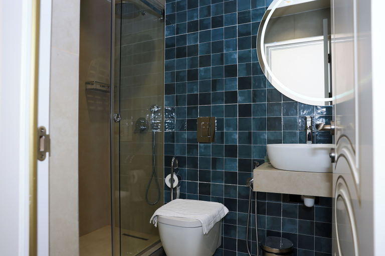 Bathroom 4, Ketrin Hotel & Restaurant