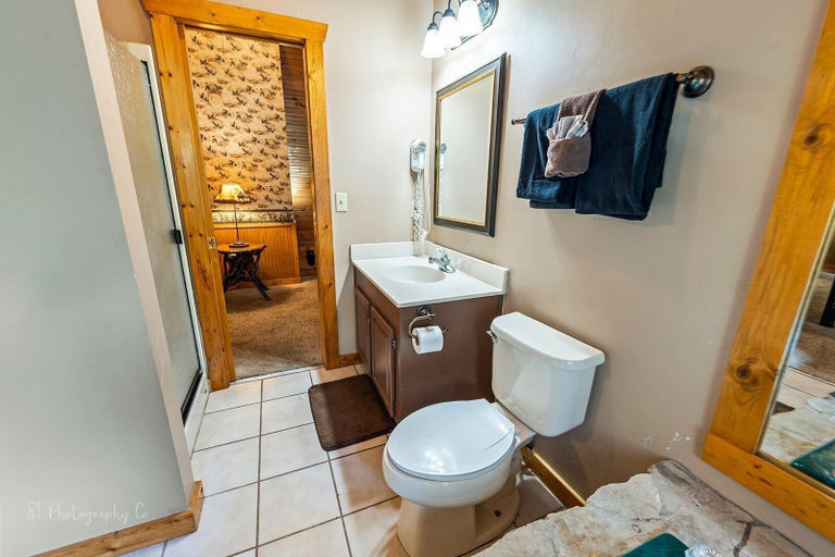 Bathroom 4, Smoky Mountain Lodge, Sevier