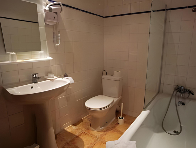 Bathroom 2, Logis hotel restaurant Auberge de l'Espinouse, Hérault
