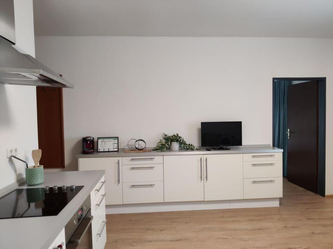 Others 5, Neuhof, Amstetten