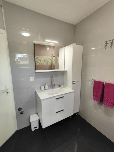 Bathroom 2, Kuca za odmor EMA, Šibenik
