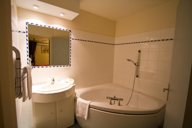 Bathroom 3, Hotel Restaurant La Promenade, Lot
