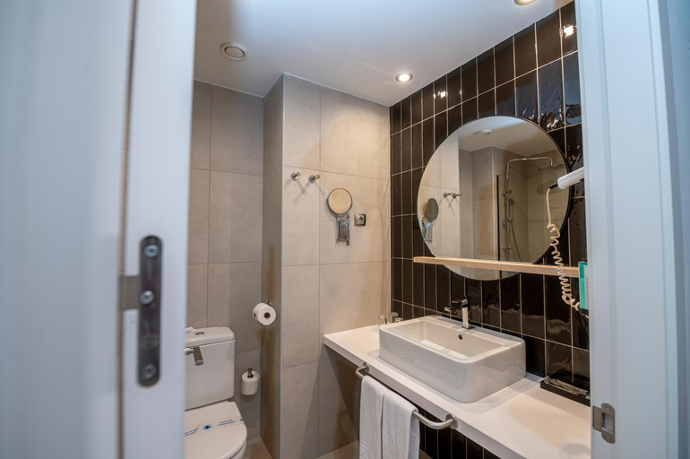 Bathroom 4, Hotel Roc Meler