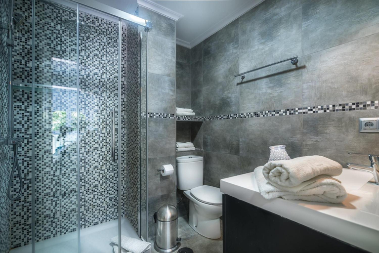 Bathroom 4, Suites Apartamentos Las Brisas, Cantabria
