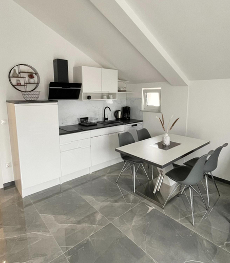 Facilities 5, La Mare, Vodice