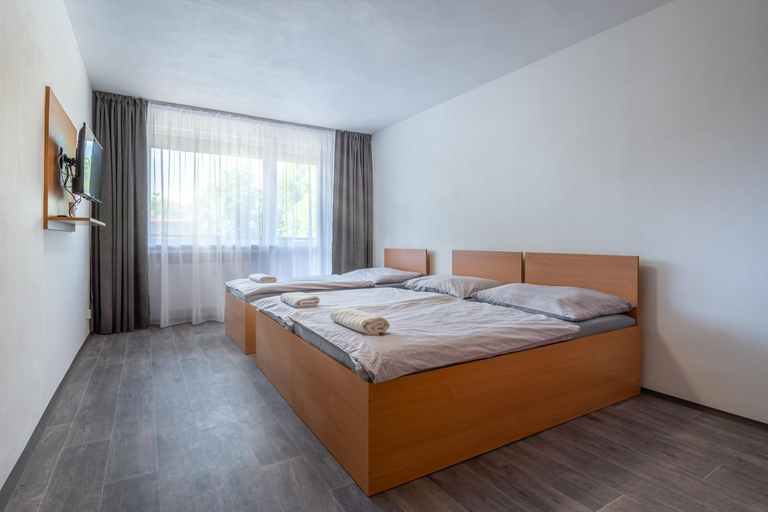 Others 5, Apartmany a Studia Zamecky park, Most