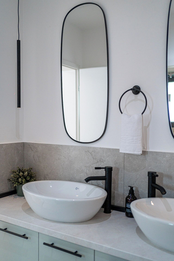 Bathroom 3, Contemporary 3-Bedroom Lofts - Modern Touches Meet Classic Elegance by Calea Victoriei, Municipiul Bucuresti