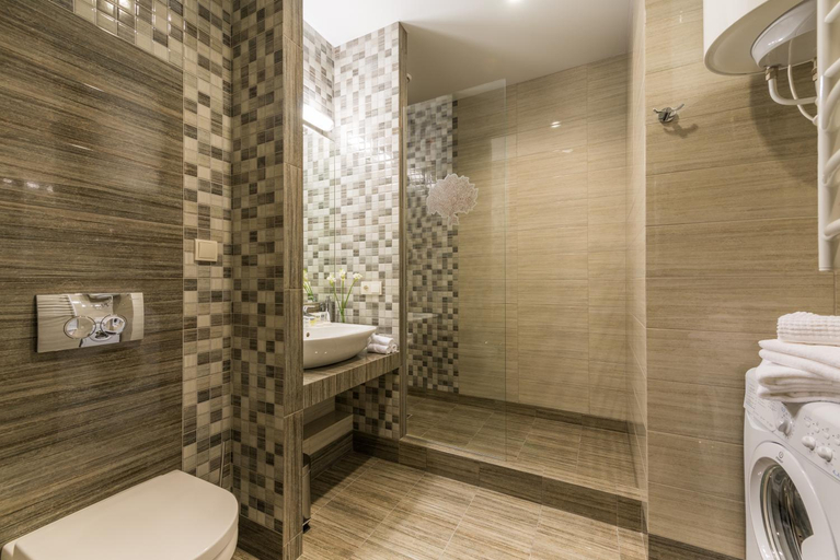Bathroom 2, Bon Apart, Odes'ka
