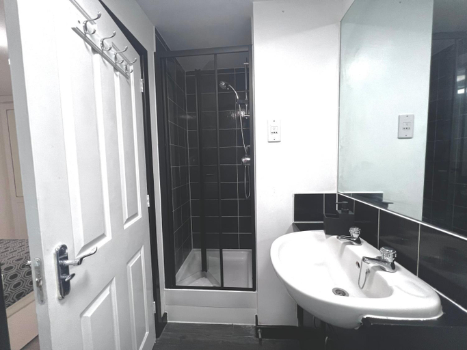 Others 3, Shazeal Apartment Tipton, Sandwell