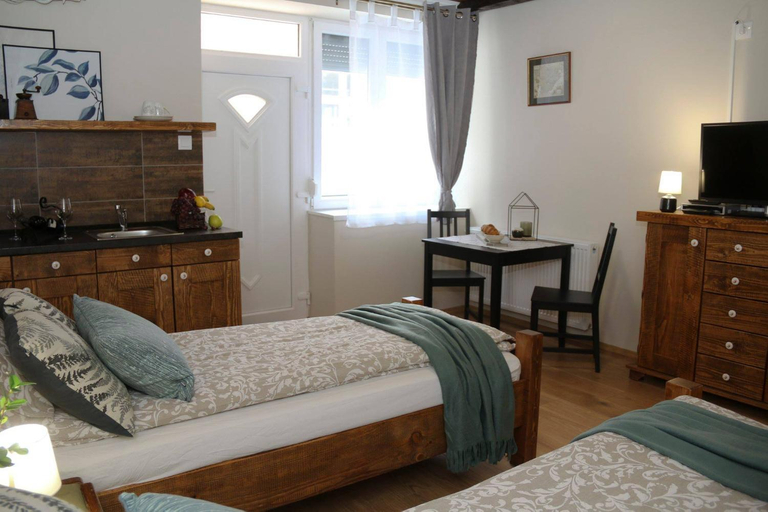 Bedroom 2, Palma Apartmanok Szallashely Szazhalombatta 4a, Érd