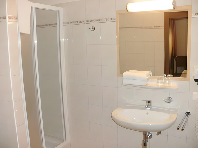 Bathroom 3, Hotel Restaurant Platzer, Spittal an der Drau