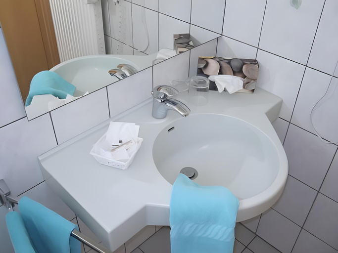 Bathroom 3, Parkhotel Flora, Osterode am Harz
