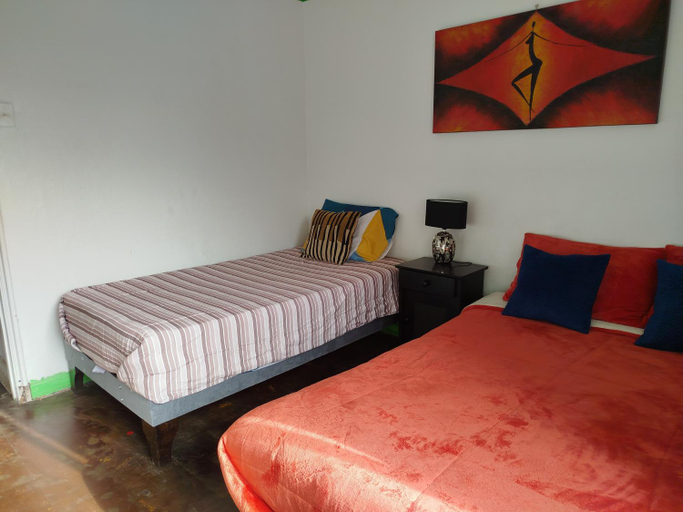 Others 5, hostal mancora, Santiago