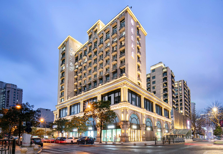 Exterior & Views