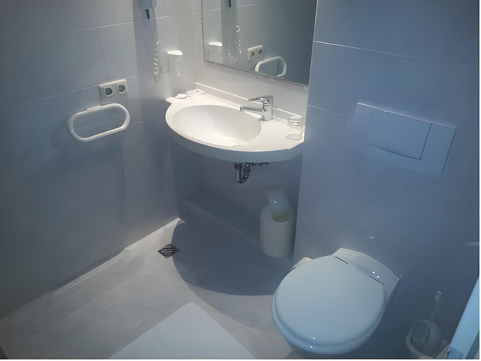 Bathroom 2, Hotel Restaurant Bismarckturm, Städteregion Aachen