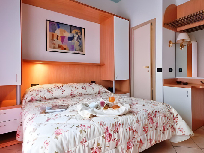 Others 4, Hotel Angelini, Rimini
