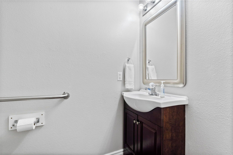 Bathroom 3, Library INN LLC, Bannock