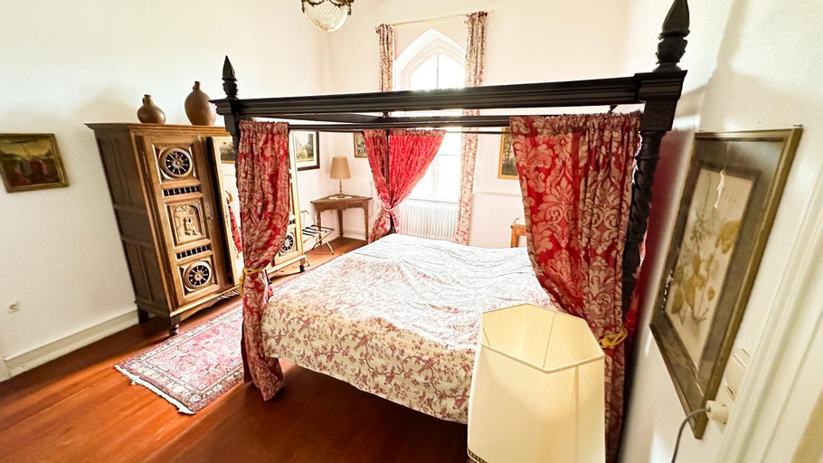 Bedroom 2, Burg Satzvey, Euskirchen