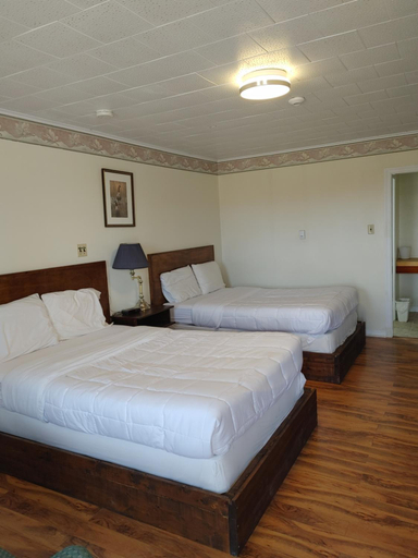 Bedroom 2, Tantramar Motel, Westmorland