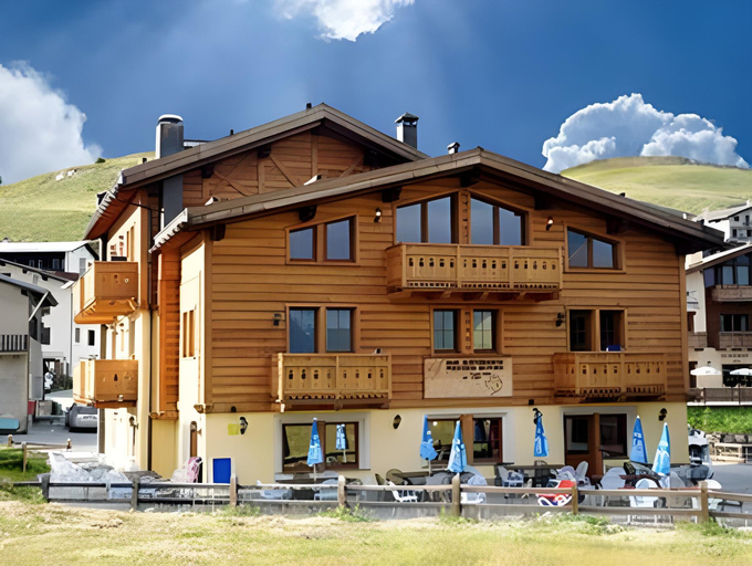 Exterior & Views