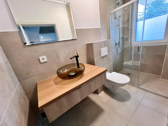 Bathroom 8