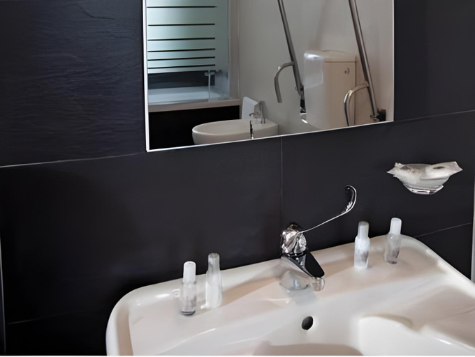 Bathroom 2, Cerrado dos Outeirinhos, Cinfães