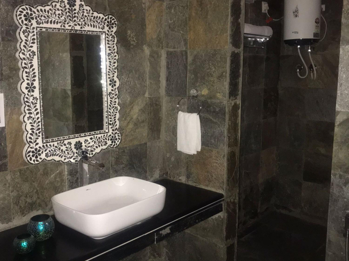 Bathroom 4, The Chocolate Frog, Udaipur