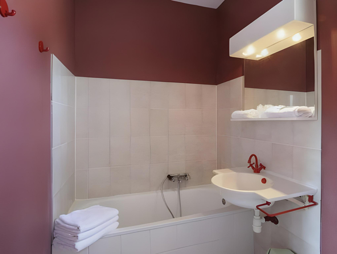 Bathroom 4, Logis Hotel Le Mistral - Restaurant - Montelimar Sud, Drôme