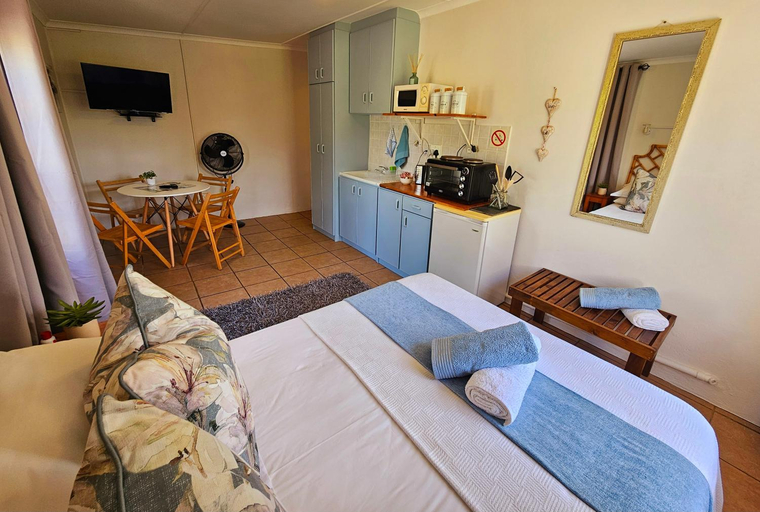 Others 4, Rawsonville House, Cape Winelands
