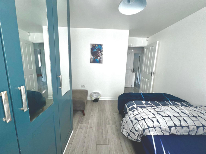 Others 4, Shazeal Apartment Tipton, Sandwell