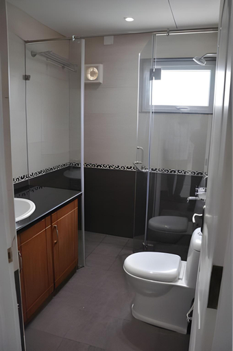 Bathroom 3, Lynfields leisure, The Nilgiris