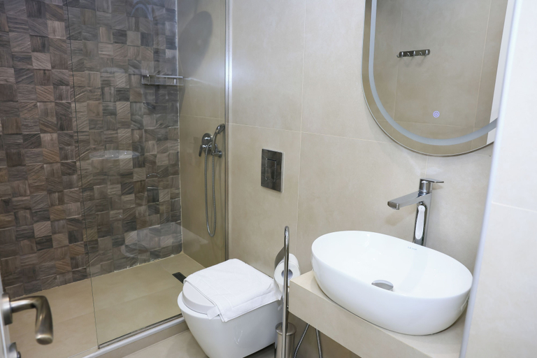 Bathroom 4, Ketrin Hotel & Restaurant