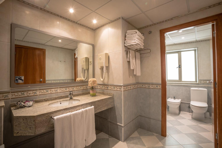 Bathroom, Hotel Rull, Tarragona