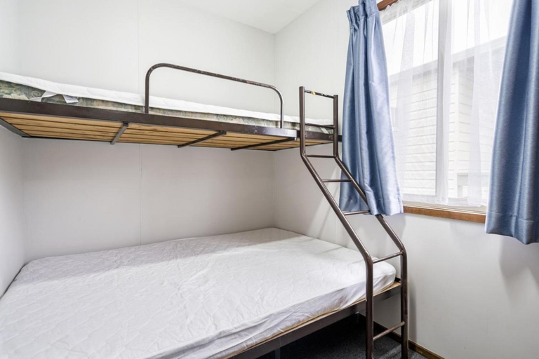 Bedroom 2, Teralba Lakeside Caravan Park, Lake Macquarie - West