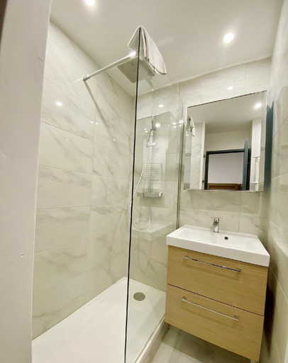 Bathroom 3, Résidence Graziella Studio 405, Alpes-Maritimes