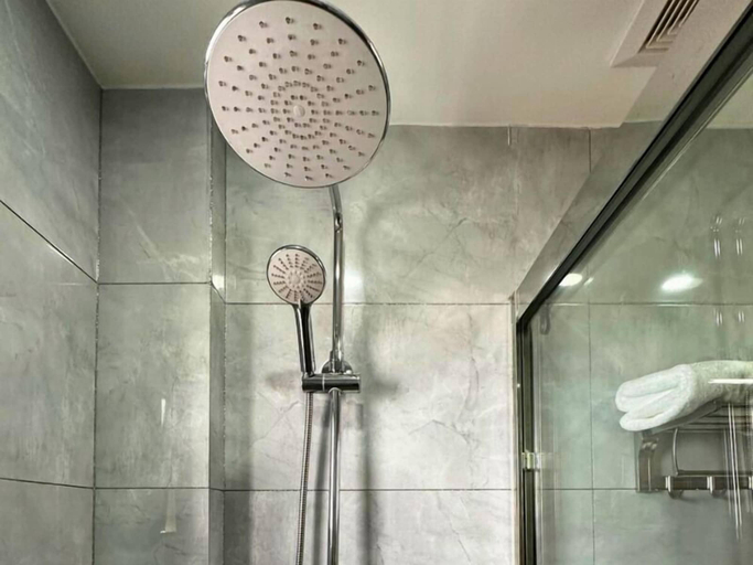 Bathroom 4, L' ASUNCION HOTEL, Baybay City