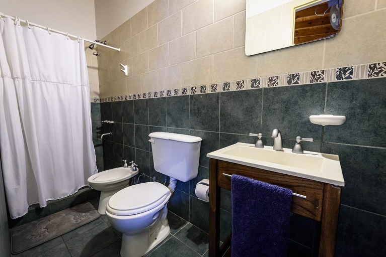 Bathroom 2, La Tosca Hostel, Biedma