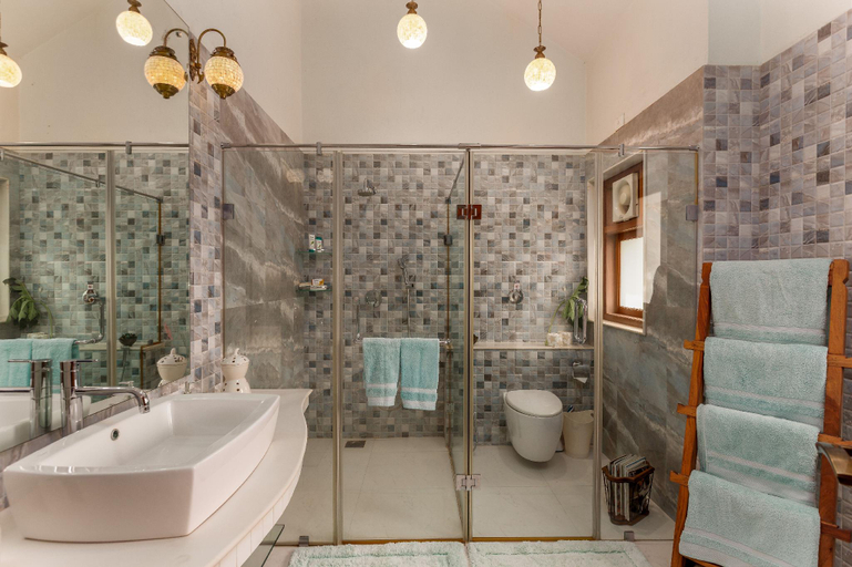 Bathroom 2, Casa de Amor - 5 Bedroom Luxurious Villa, North Goa