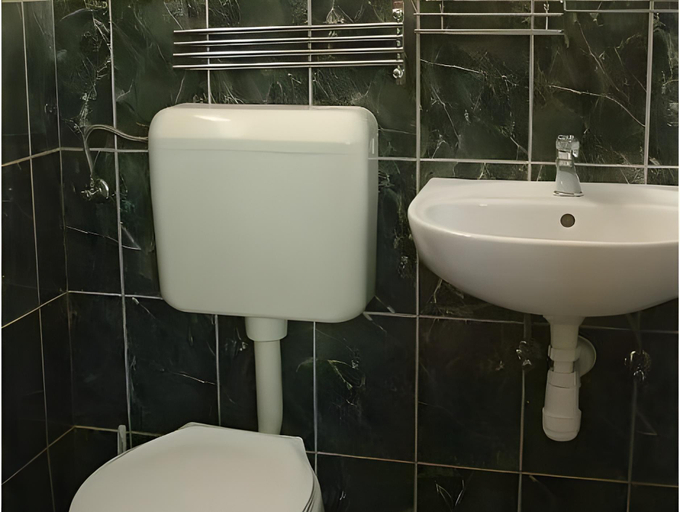 Bathroom 3, Luca Vendeghaz, Sárvár