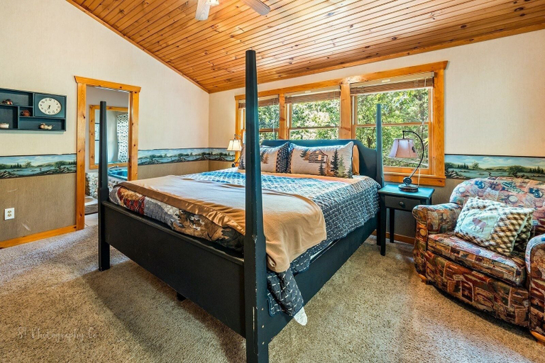 Bedroom 3, Smoky Mountain Lodge, Sevier