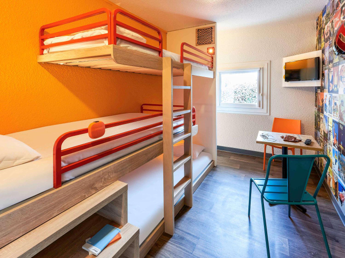 Bedroom 2, hotelF1 Chartres, Eure-et-Loir