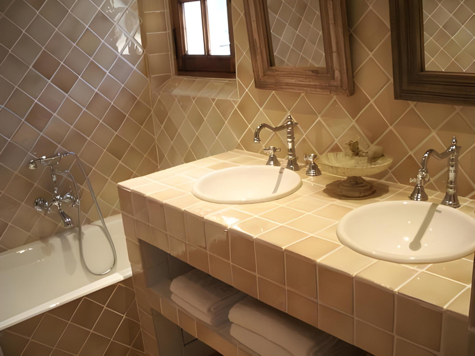 Bathroom 3, Auberge de l'Oumede, Var
