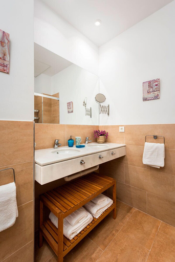 Bathroom, Genteel Home Plaza Nueva, Sevilla