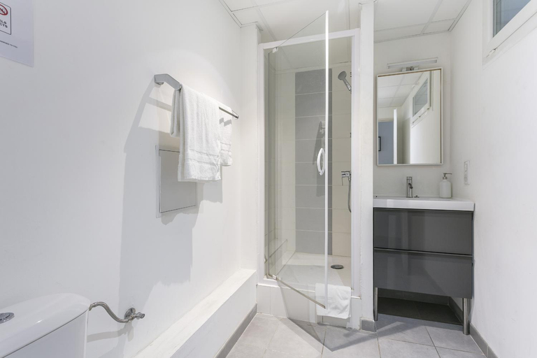 Bathroom 3, Coeur Urbain Apartments - Place de la Comedie, Hérault