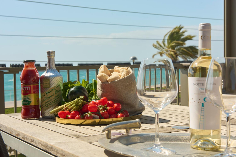 Food & Drinks, Terrazza sul mare a Pietra Ligure, Savona